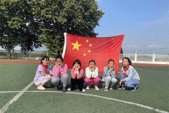 喜欢和一个大我八岁的男人聊天，可以在一起吗？游戏画面